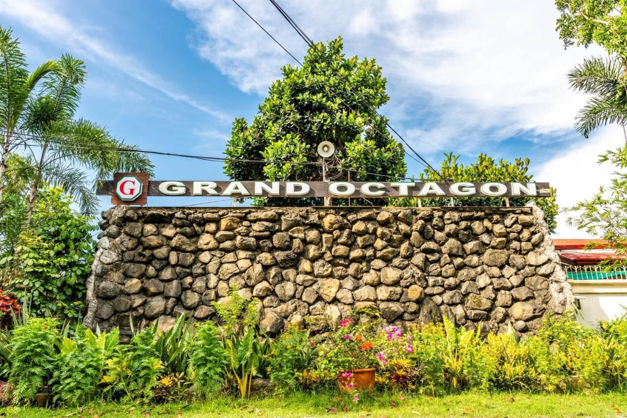 Grand Octagon Resort Laoag Kültér fotó