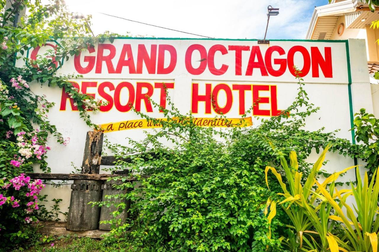 Grand Octagon Resort Laoag Kültér fotó